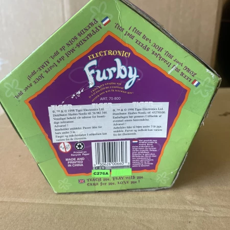 Furby dans sa boîte