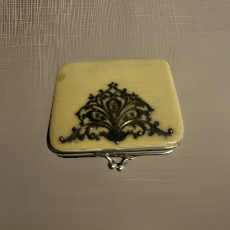 Porte monnaie en ivoire