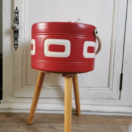 TRAVAILLEUSE VINTAGE POP ROUGE