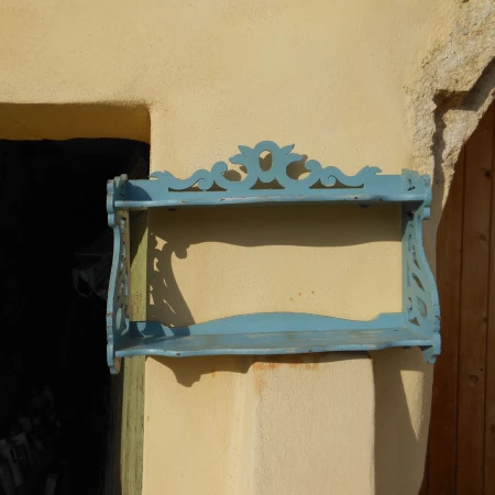 étagère murale vintage de couleur bleue  broc_du_sud